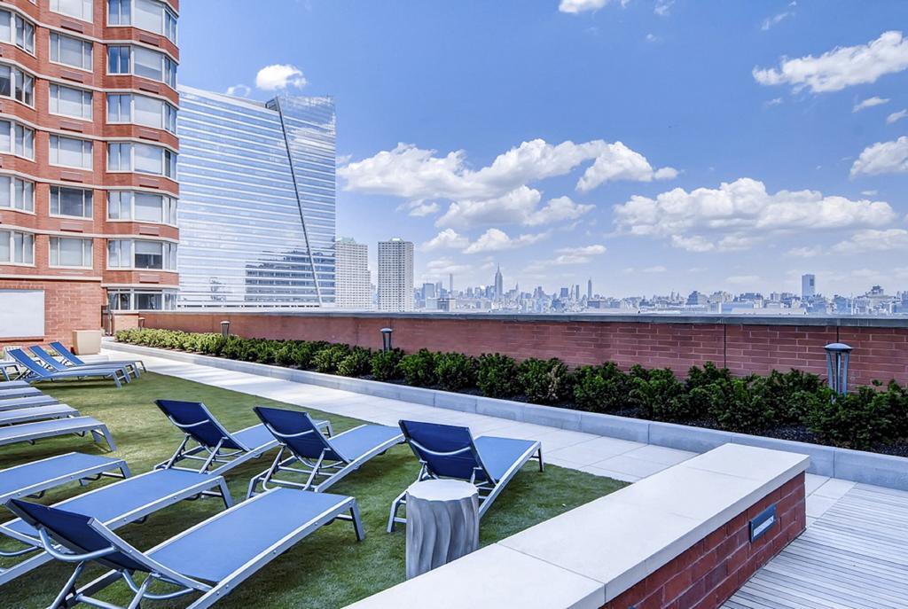 Global Luxury Suites At Newport เจอร์ซีย์ซิตี้ ภายนอก รูปภาพ